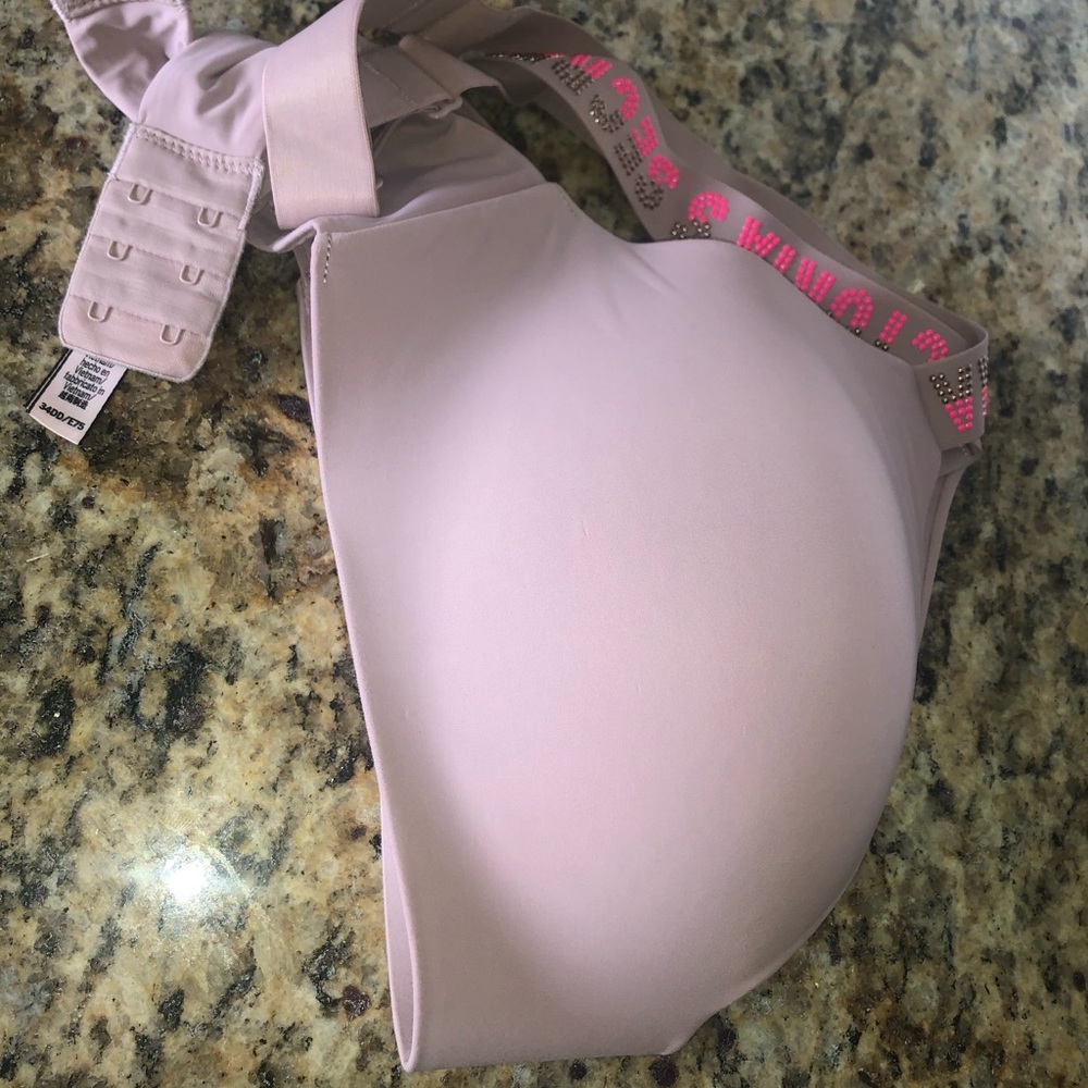 Victoria’s Secret t-shirt lightly lined wireless